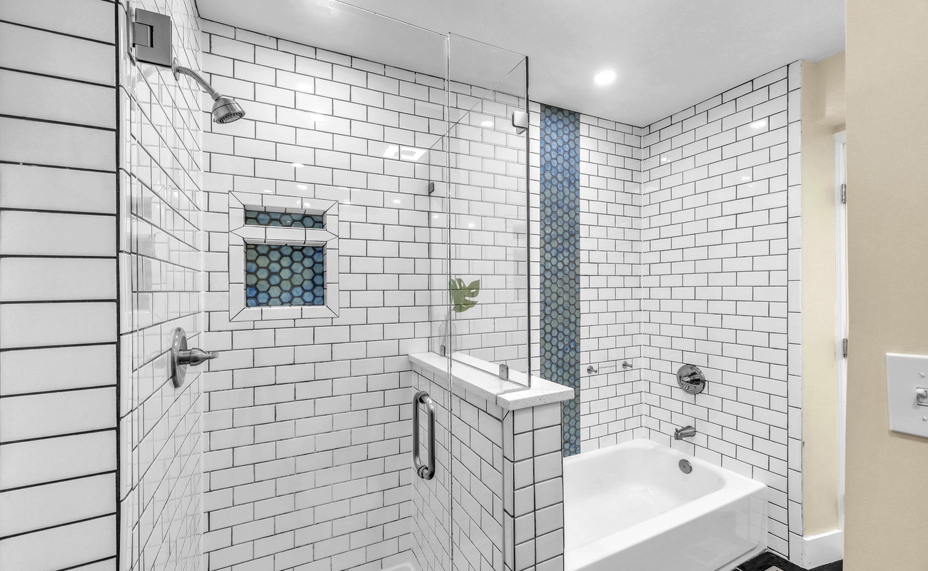 Primary En-Suite Bathroom