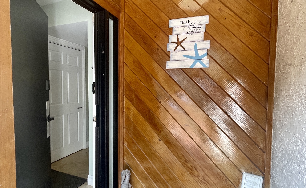 Exterior Courtyard Entry