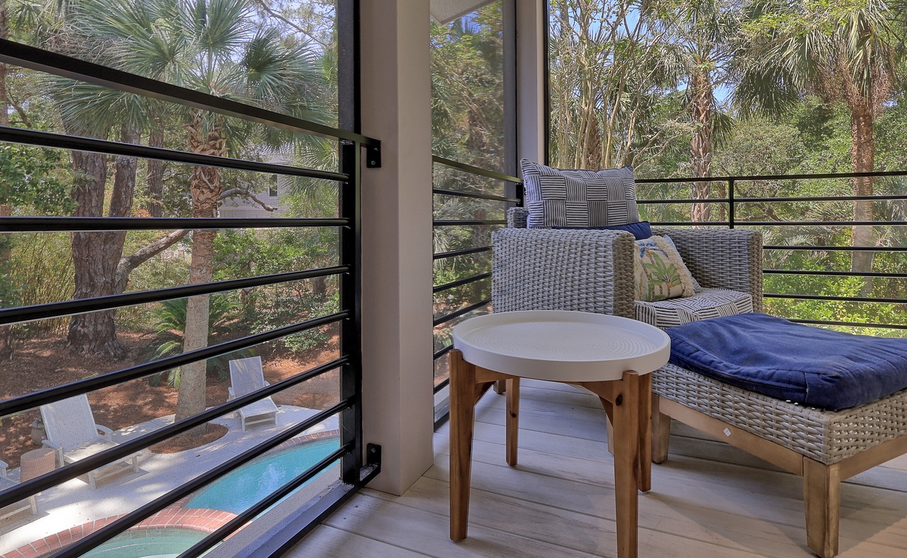 2nd-Level Screen in Porch