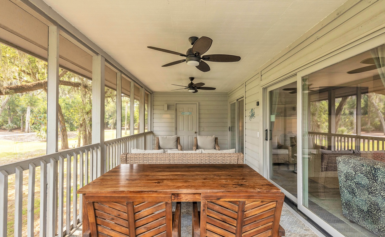 Large Screened Deck with Golf Course Views