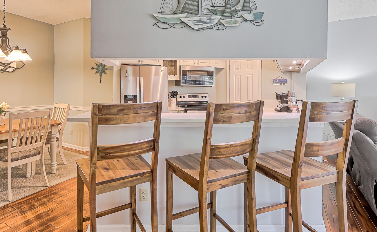 Kitchen with Breakfast Bar