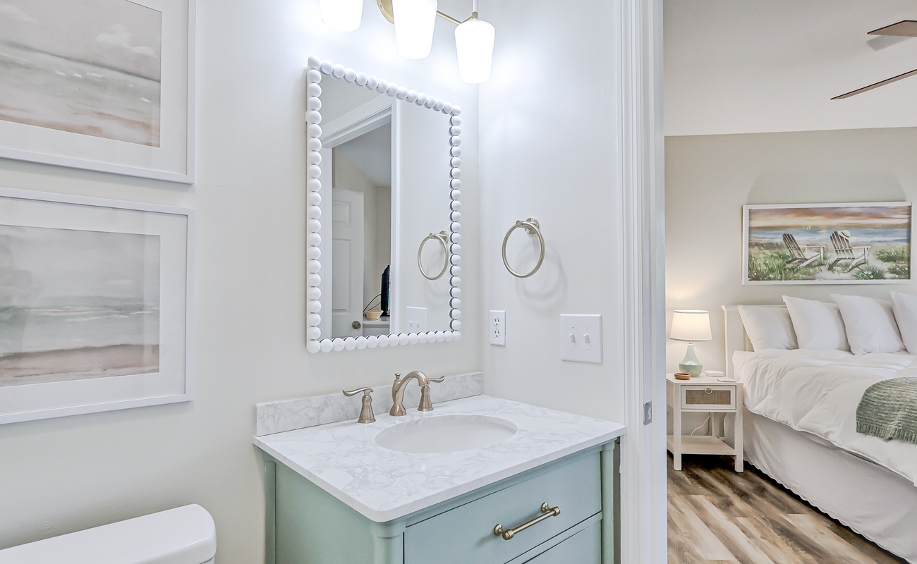 Queen Guest Suite Bathroom