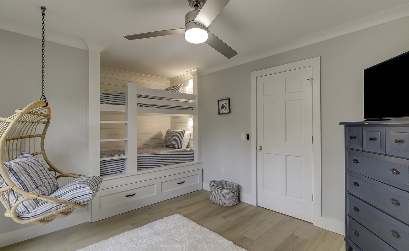 Kids Bunk Room w/ Trundle Bed