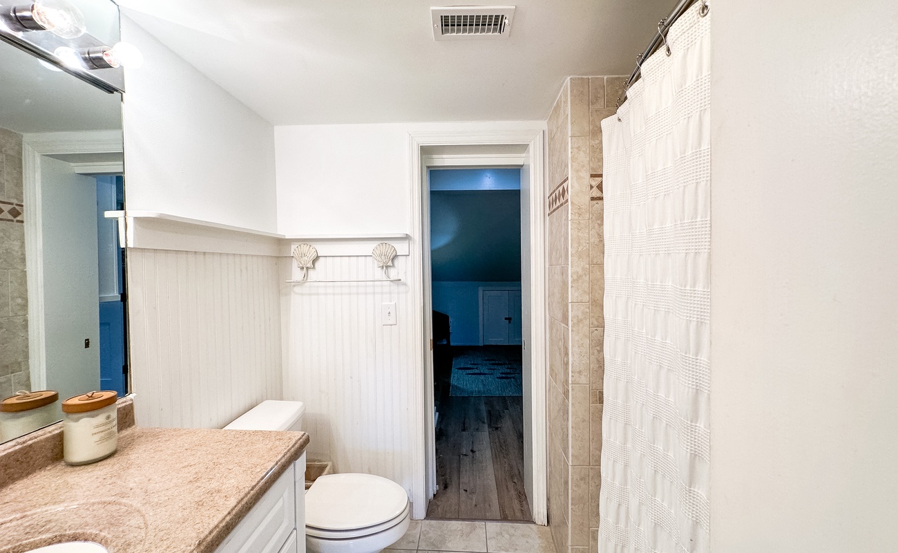 Shared Bathroom for 3rd Floor Rooms