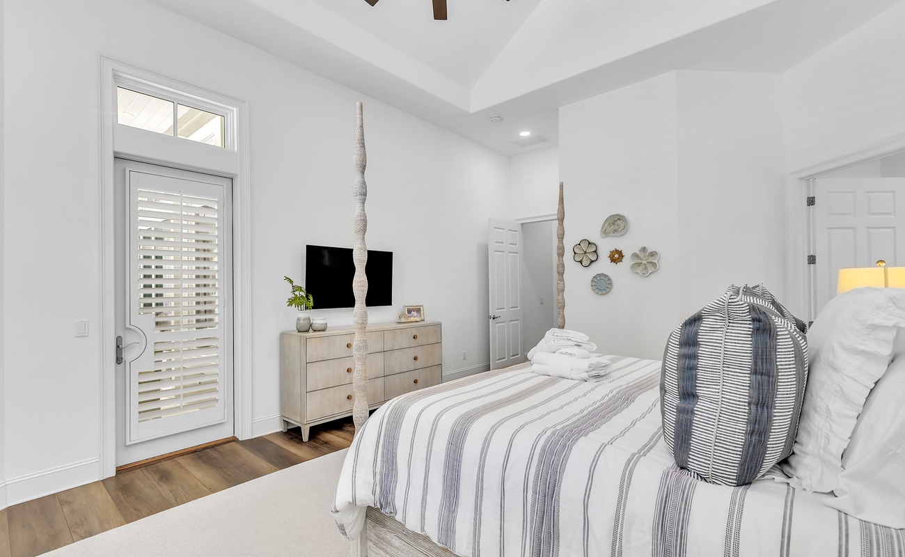 Primary Suite with King Bed and En-Suite Bathroom