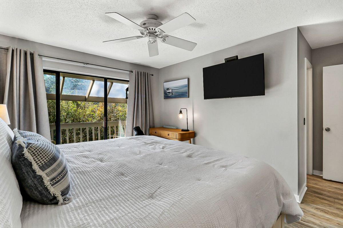 Primary Suite with King Bed and En-Suite Bathroom