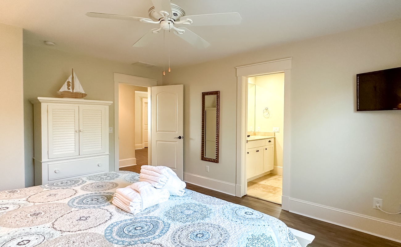 Upstairs King Suite #2