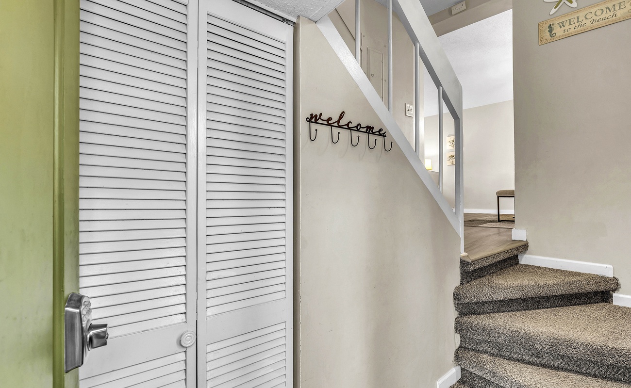 Foyer of 3041 Seascape