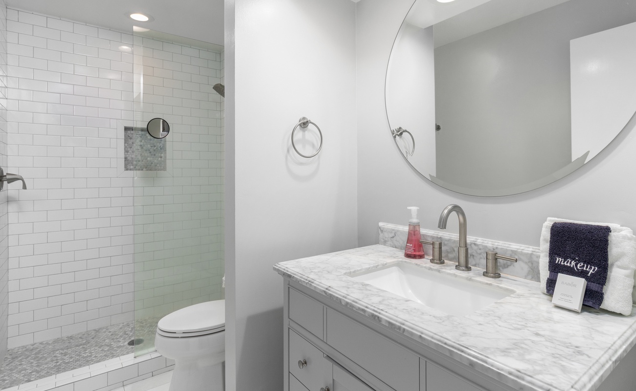 Primary En-Suite Bathroom