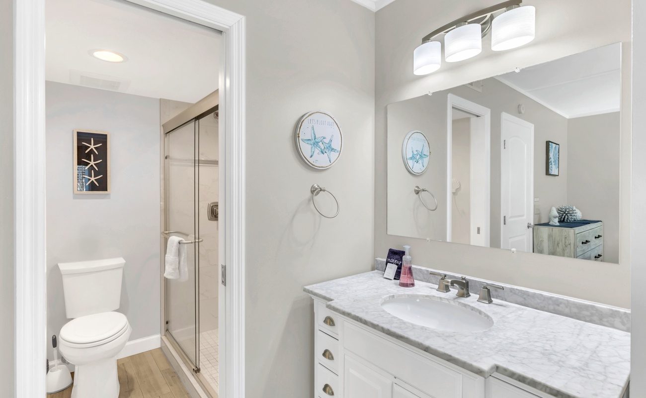 Primary En-Suite Bathroom