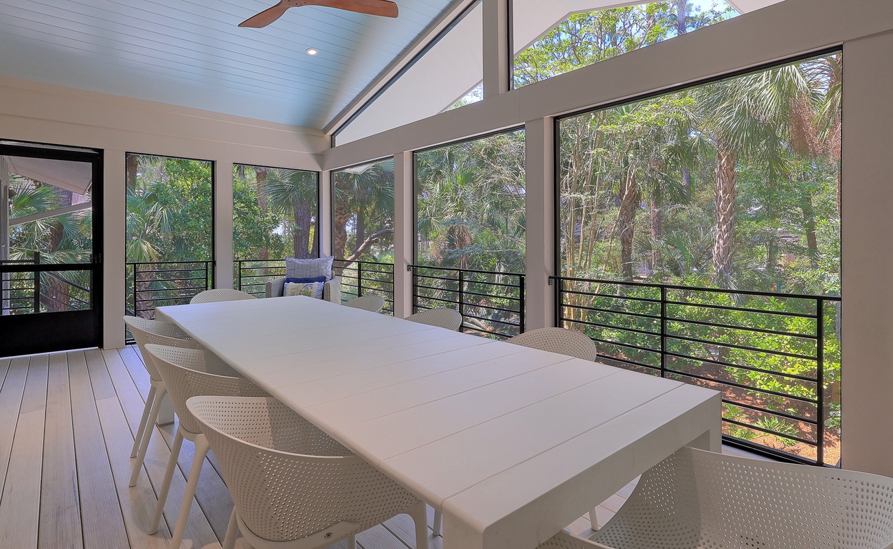 2nd-Level Screened-In Porch
