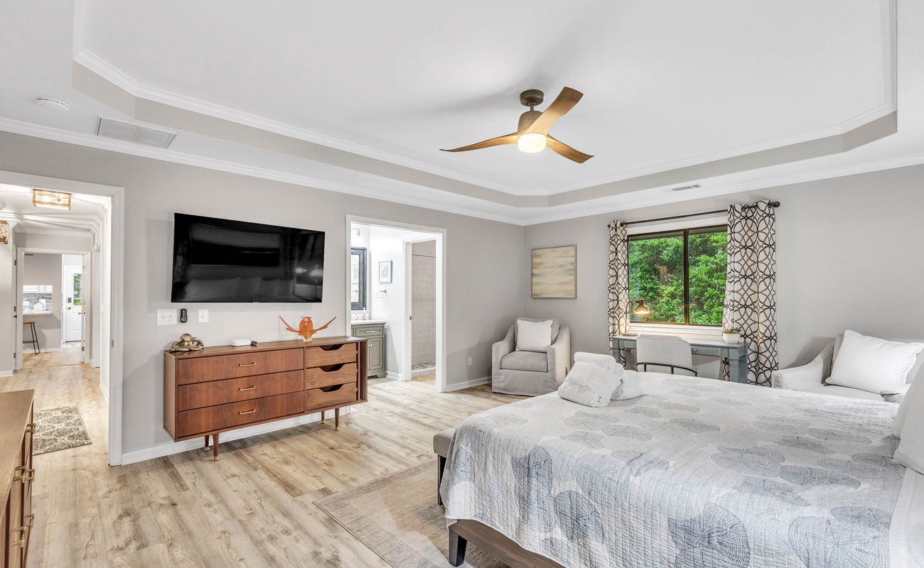 Primary Suite with King Bed and En-Suite Bathroom