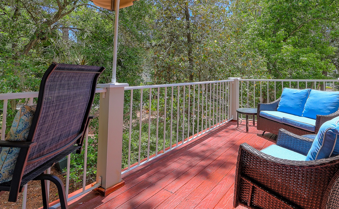 Balcony with Tennis Court Views