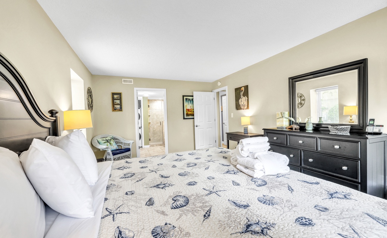 Primary Bedroom with King Bed and En-Suite Bathroom