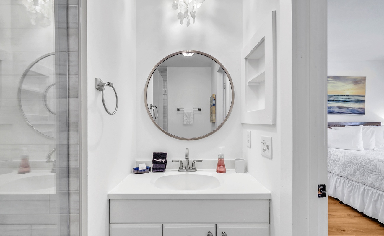 Primary En-Suite Bathroom