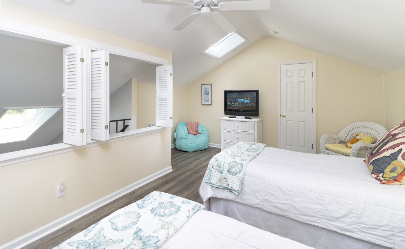 Loft Guest Suite with Twin beds