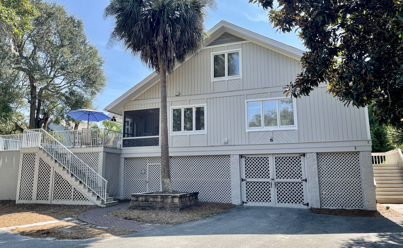 6 Wanderer Front Elevation and Pool Deck