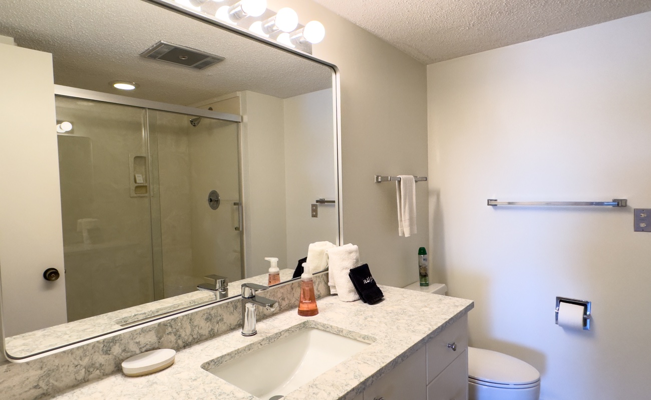 2nd Floor King Bathroom