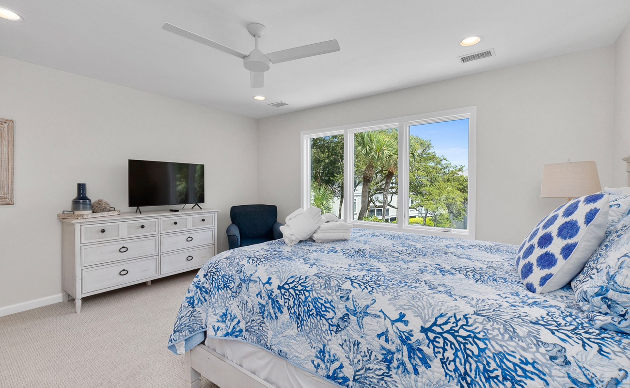 Upstairs Queen Suite