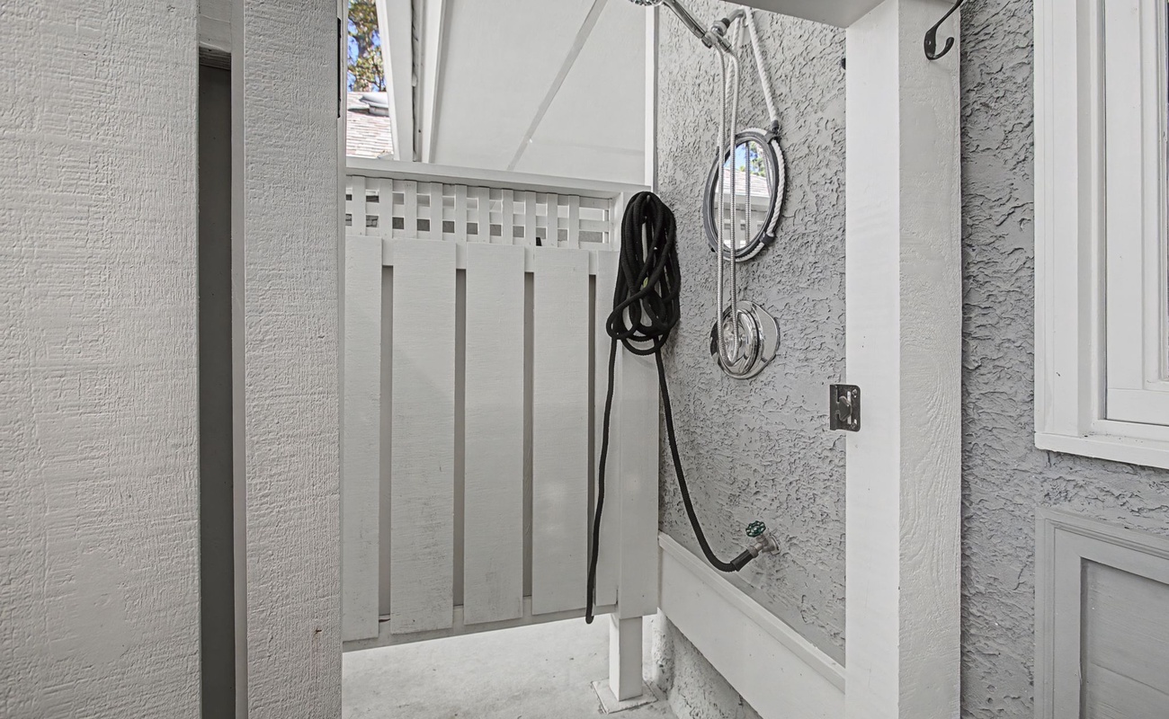 Step into your private outdoor shower space, where you'll enjoy refreshing rinses surrounded by clean white walls and natural light.
