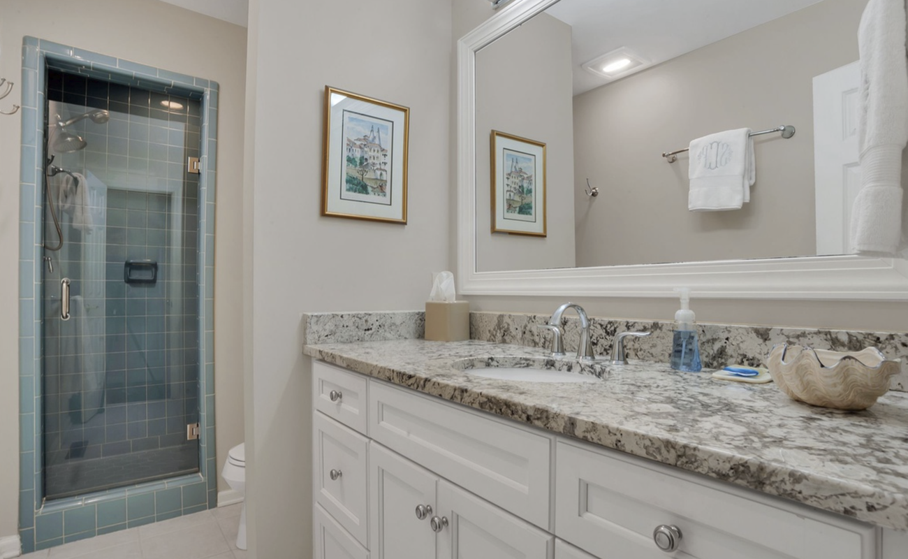 Primary En-Suite Bathroom