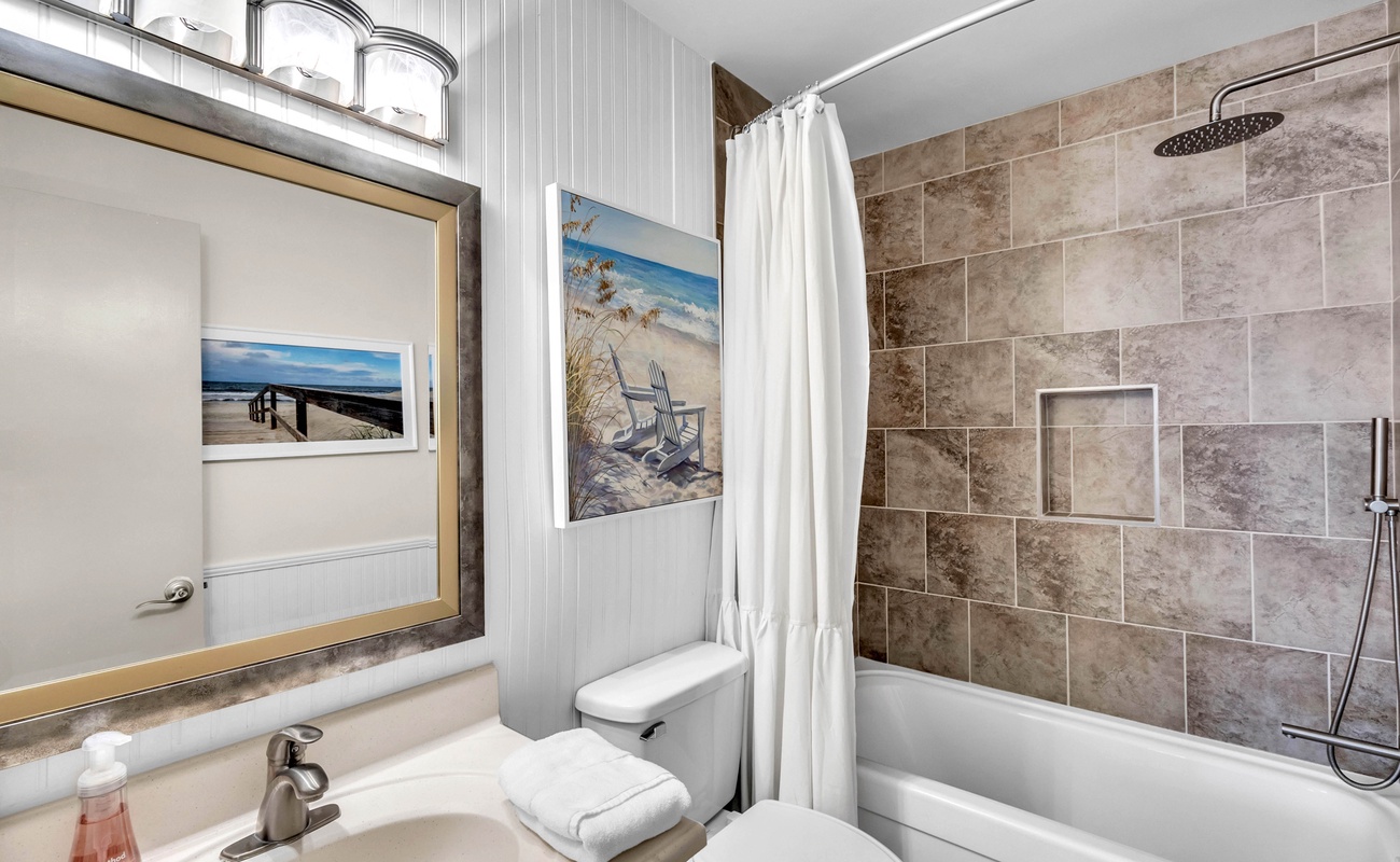 Primary En-Suite Bathroom