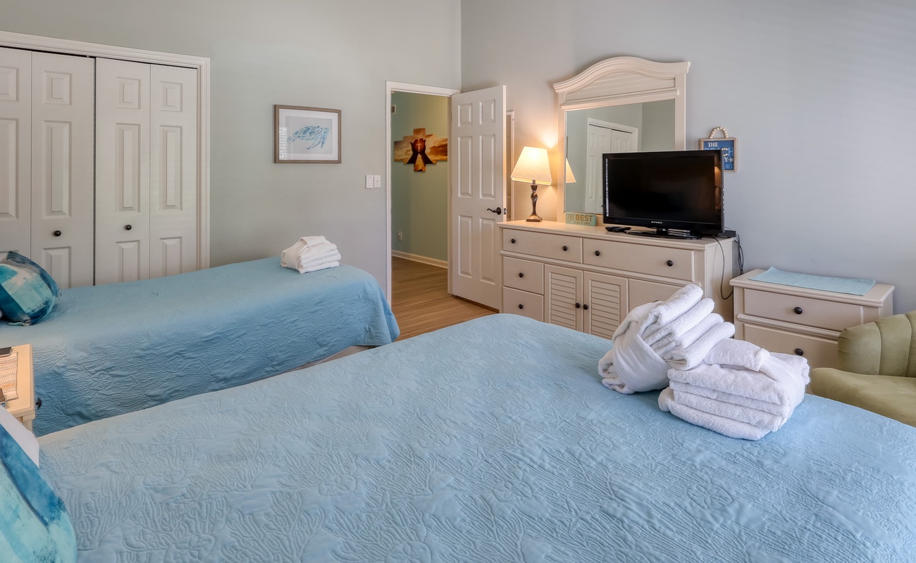 Double Queen Guest Room