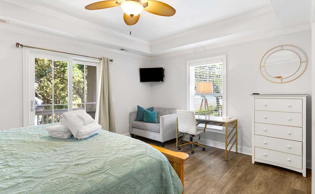 King Suite on Second Floor with En-Suite Bathroom and Balcony