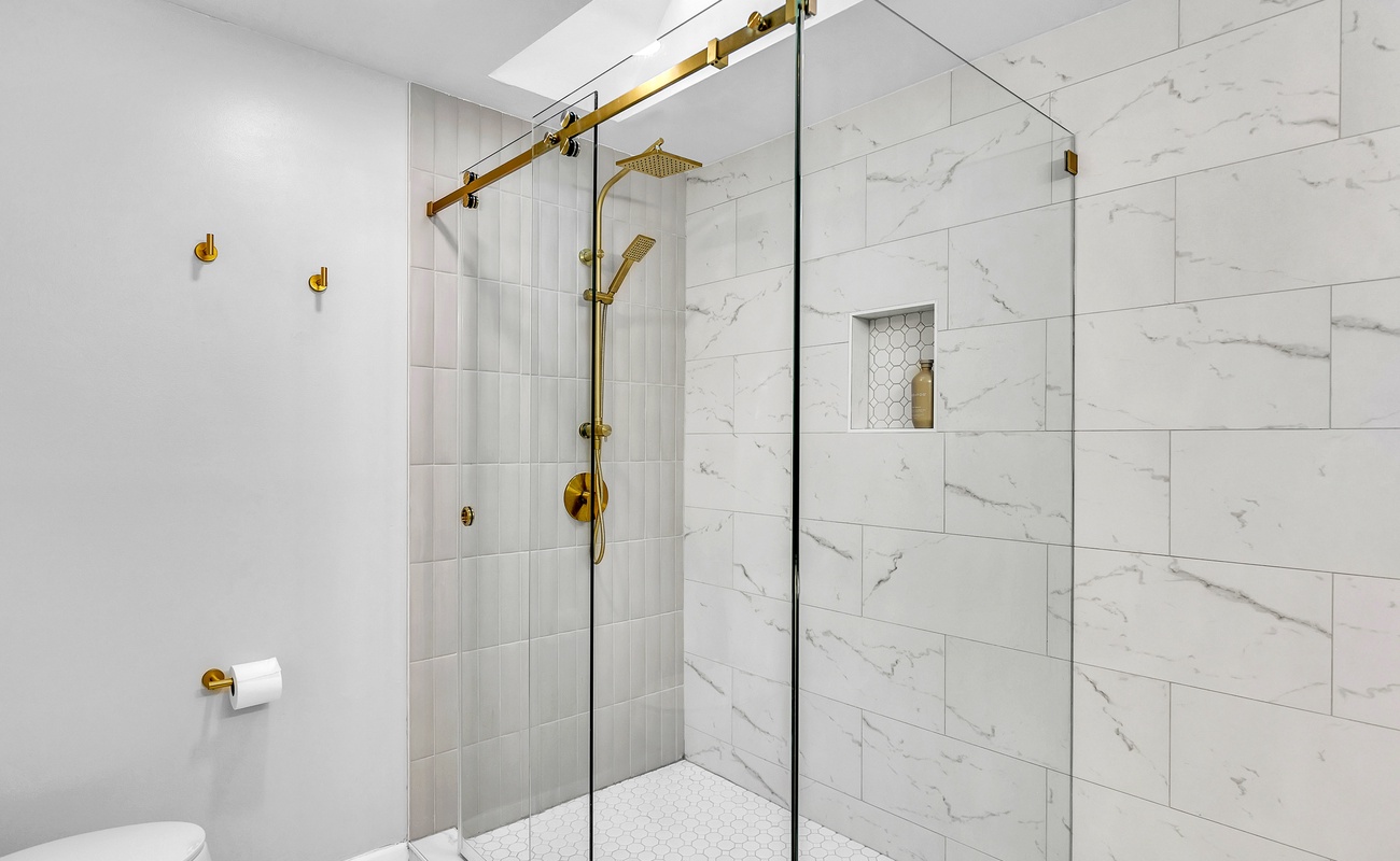 Primary En-Suite Bathroom