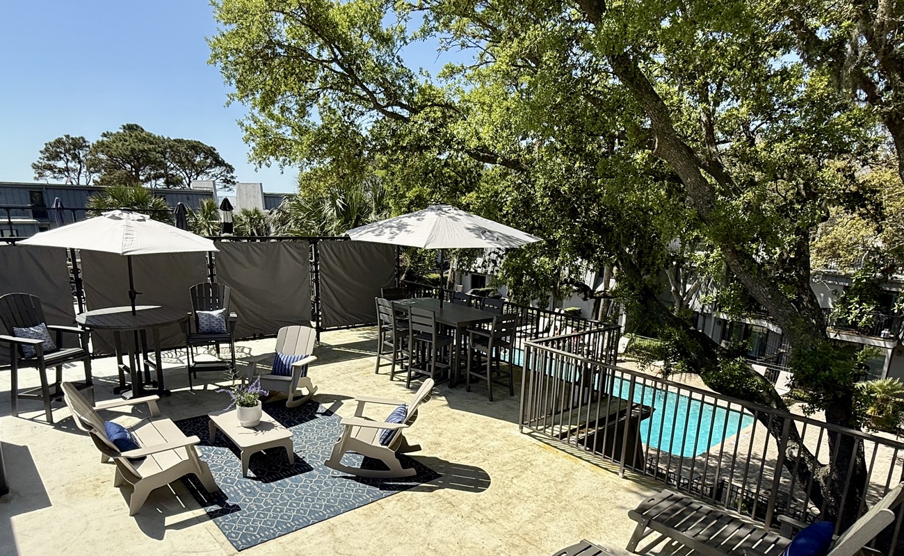 Private Top Deck Overlooking Community Pool
