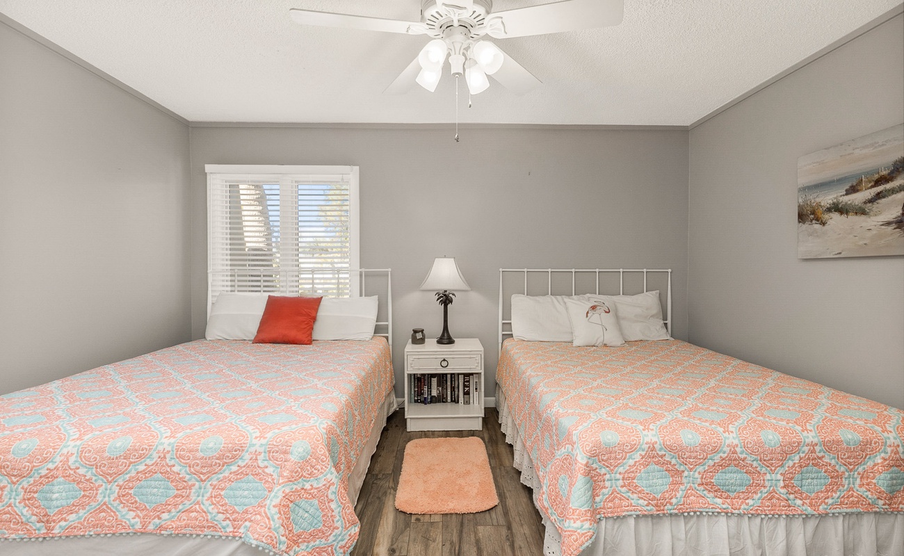 Guest Bedroom with 2 Fulls