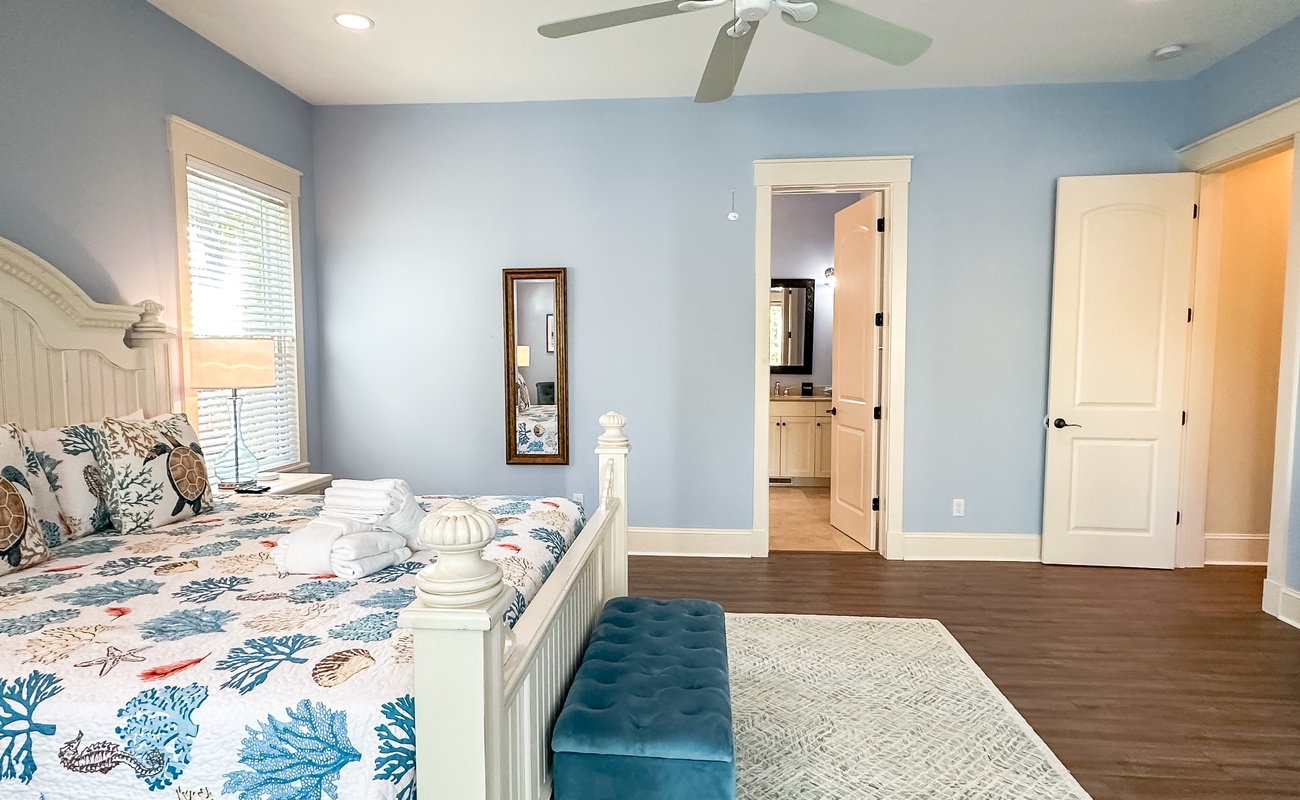 Downstairs King Suite with Pool Access