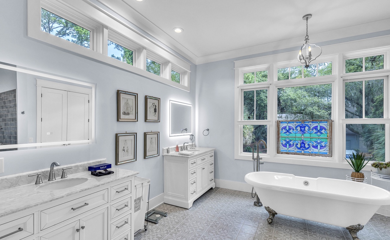 Primary En-Suite Bathroom