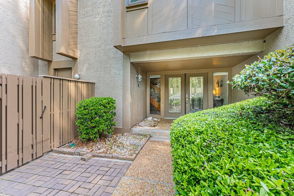 Entry to 503 Plantation Club