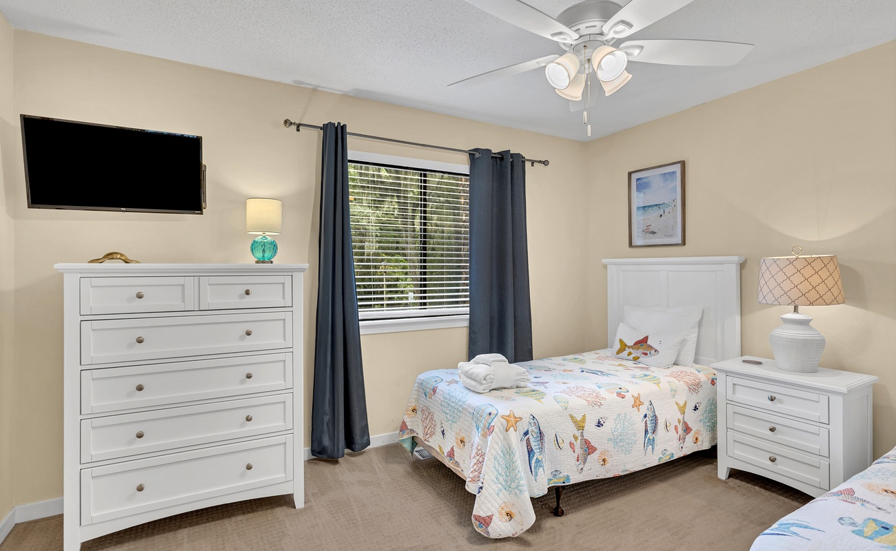 Guest Bedroom with Twin Beds