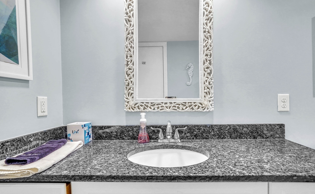 Primary En-Suite Bathroom