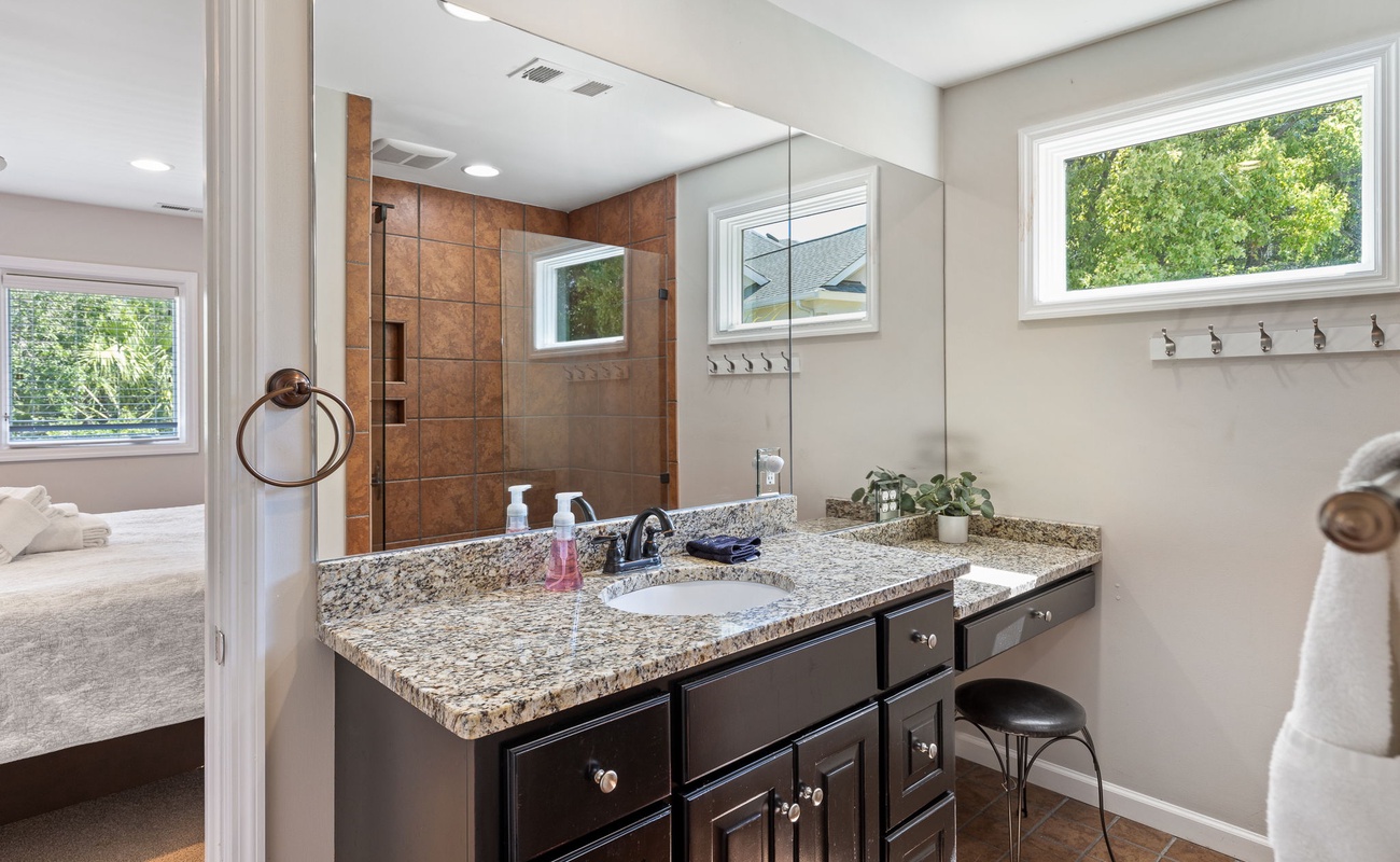 2nd Floor King Suite Bathroom