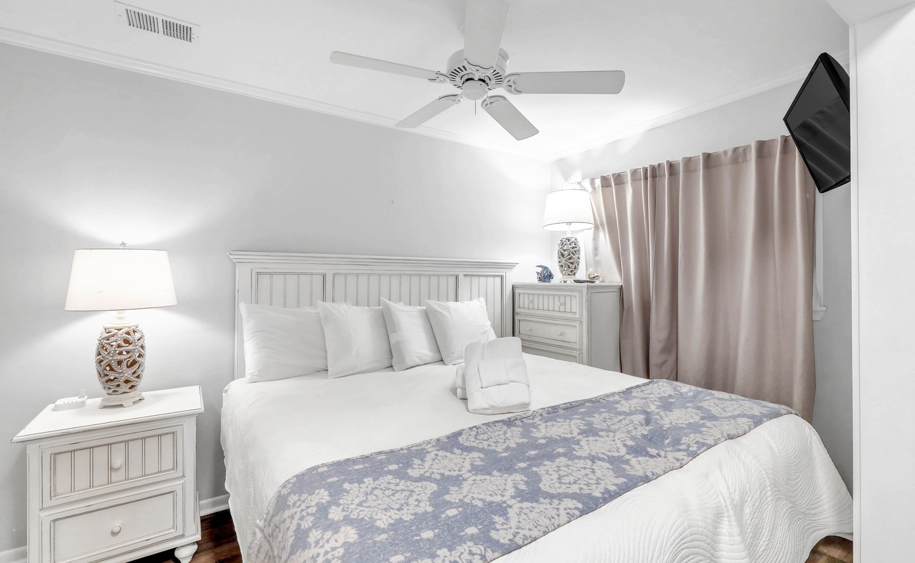 Primary Bedroom with Queen Bed