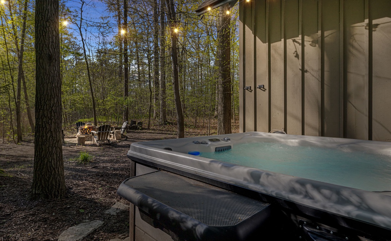 Dip into a deluxe hot tub? Circle up 'round a sweet firepit? Uh-huh. You got it.