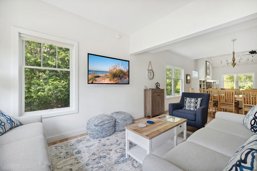 This space is perfect to enjoy movie nights or lose yourself in a good book.