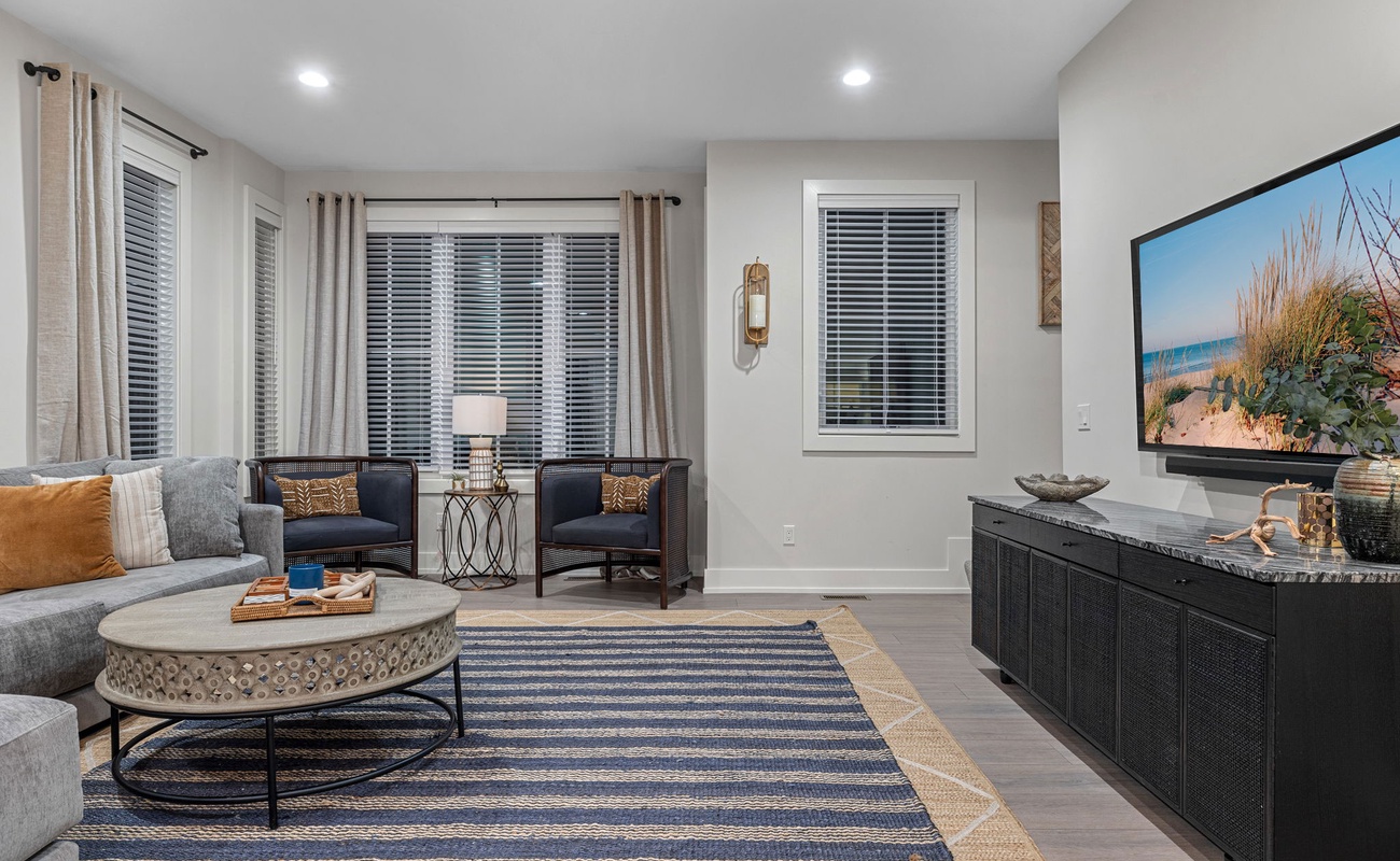 This living room is so inviting, you won't want to leave.