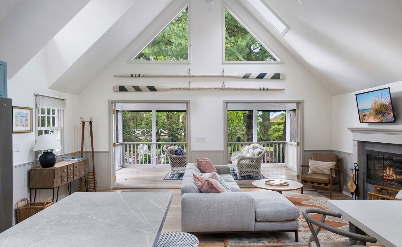 High windows and vaulted ceilings with natural light enhance the Songbird’s airy atmosphere