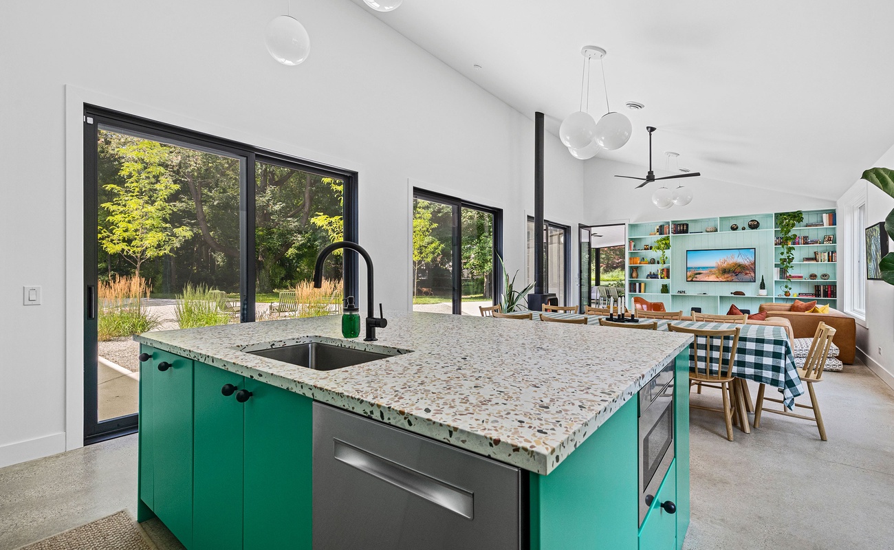 Seamlessly serve meals and clean up with open access to the dining area.