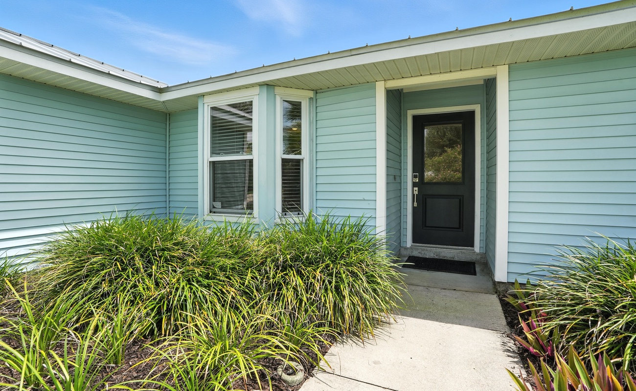 A picture-perfect welcome to your beachside escape.