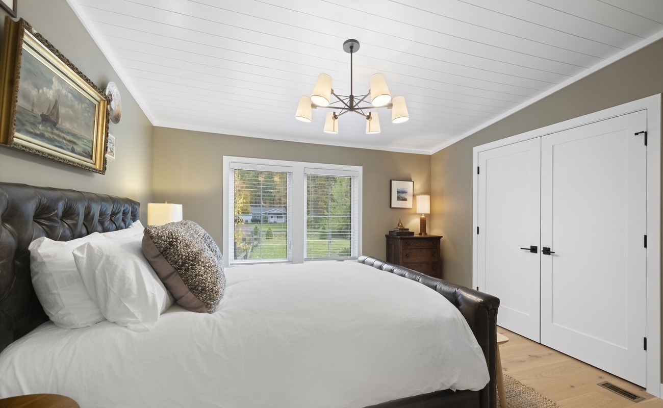 The main ensuite bedroom has a queen-size bed.
