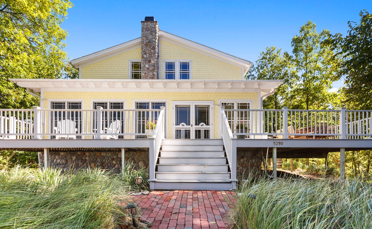 Come relax and refresh in this luxury lakeside statment home on your next vacation.