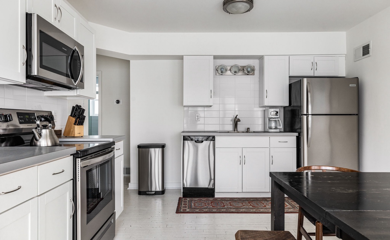 From Monday morning coffee to Saturday night dinners, this kitchen’s got your back.