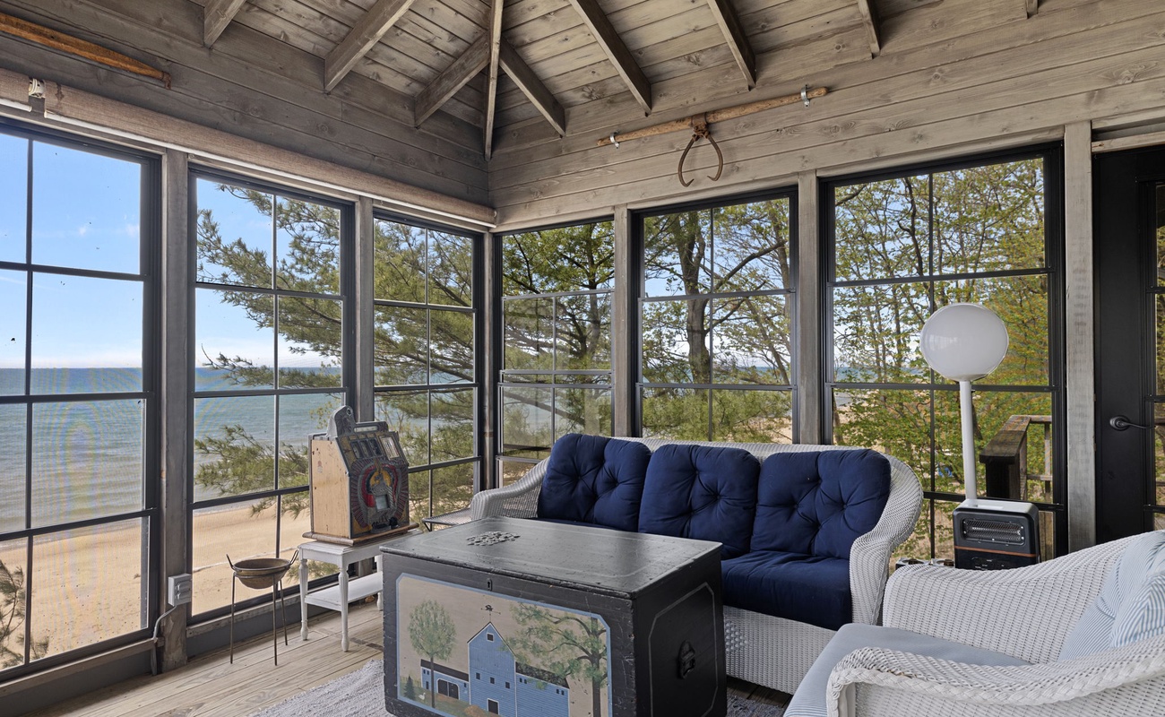 Eclectic, yet comfy furniture and decor? Killer vistas to enjoy? Check. Check.