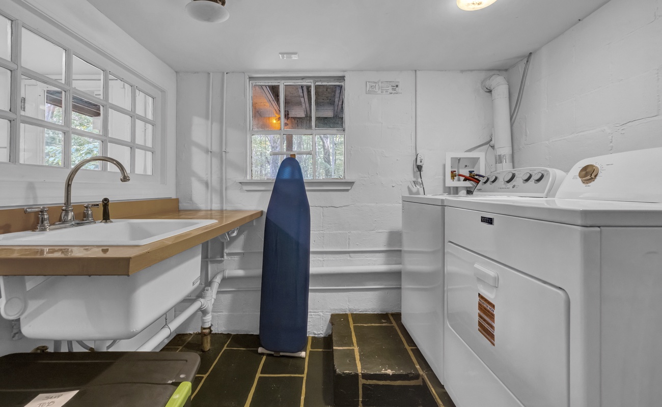 A functional laundry space to keep things fresh on the go.