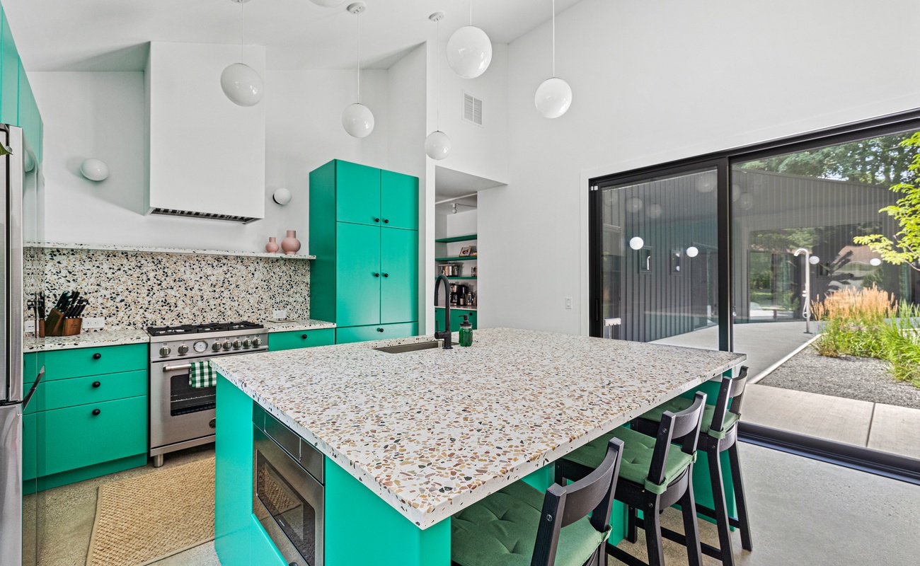 Breakfast, lunch, dinner, or snacks – you can easily serve it all here!